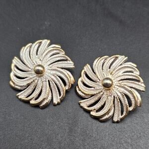 Pastelli Brushed White Enamel Clip On Earrings Pin Wheel Round VIntage